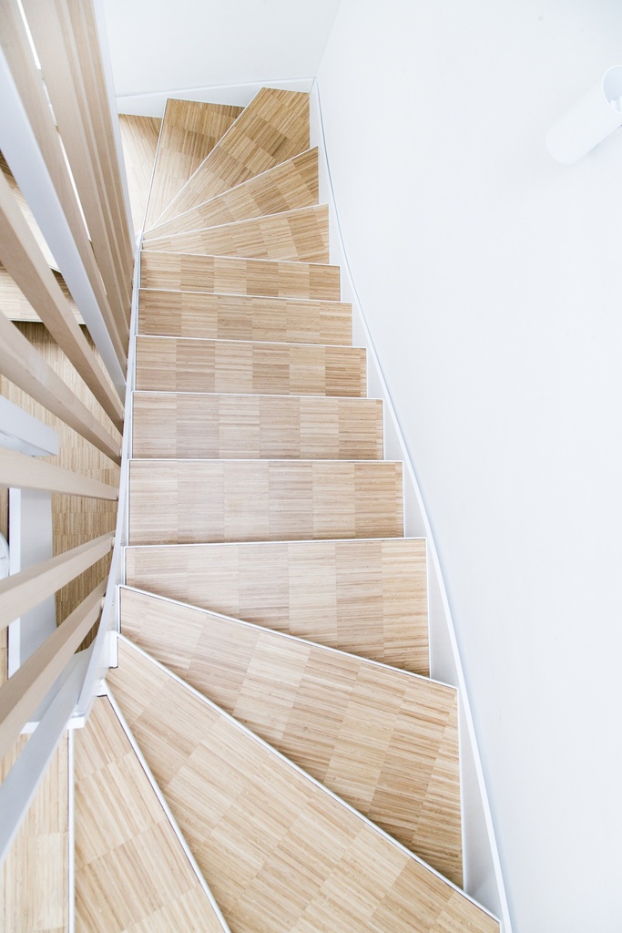 Metaaltrap met platte trapbomen in driekwartdraai uitvoering (79)