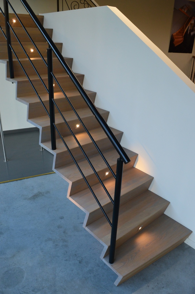 Z-Trap met centrale trapboom met leds