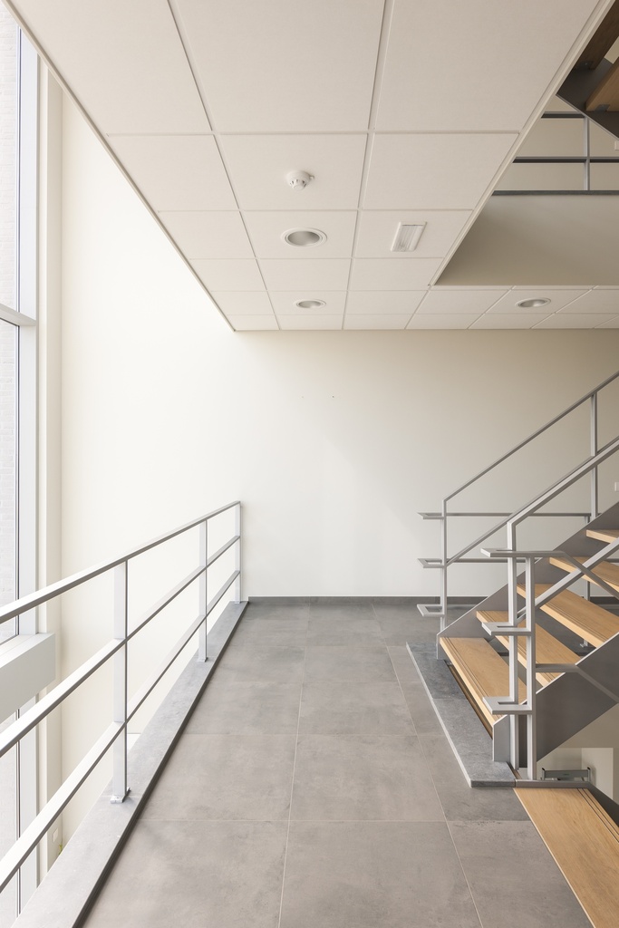 Rechte trap met tussenbordessen (72) Metaal Design