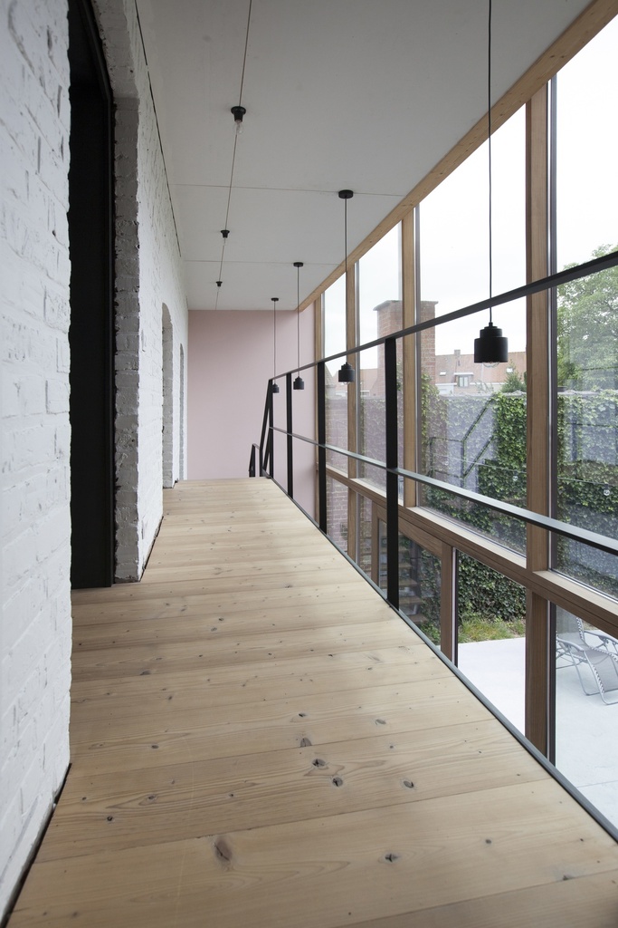 Metaaltrap met afrormosia treden en tussenbordes | herenhuis Wevelgem