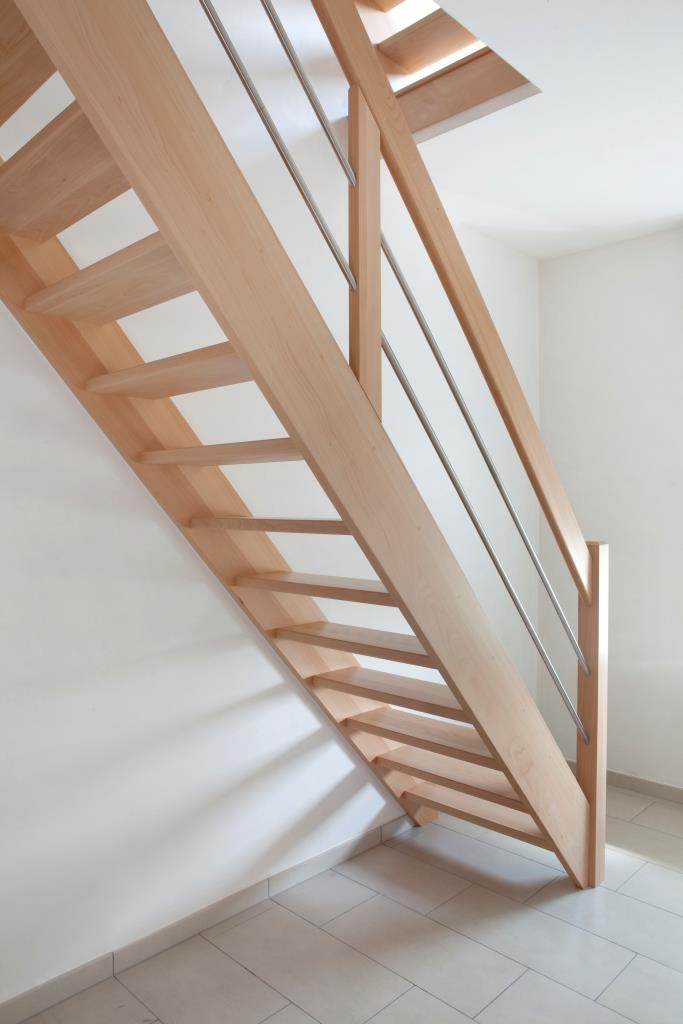 Rechte open trap in beuk