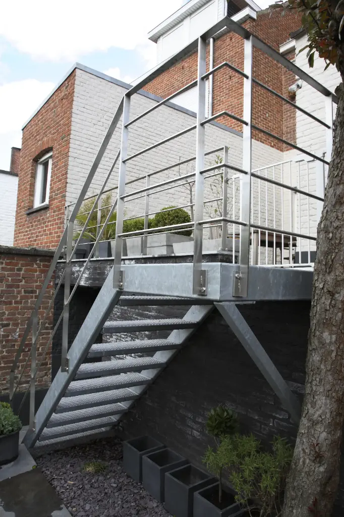 Escalier Galvanisé avec Garde-corps Inox