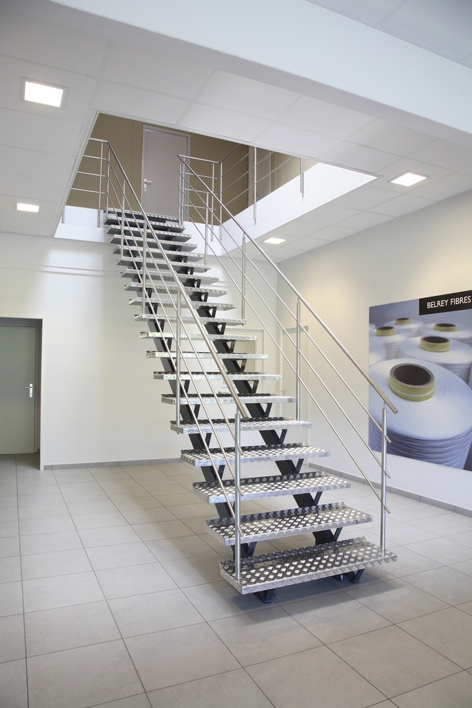 Escalier Galvanisé avec Garde-corps Inox
