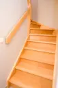 Escalier standard fermé à double quart tournant
