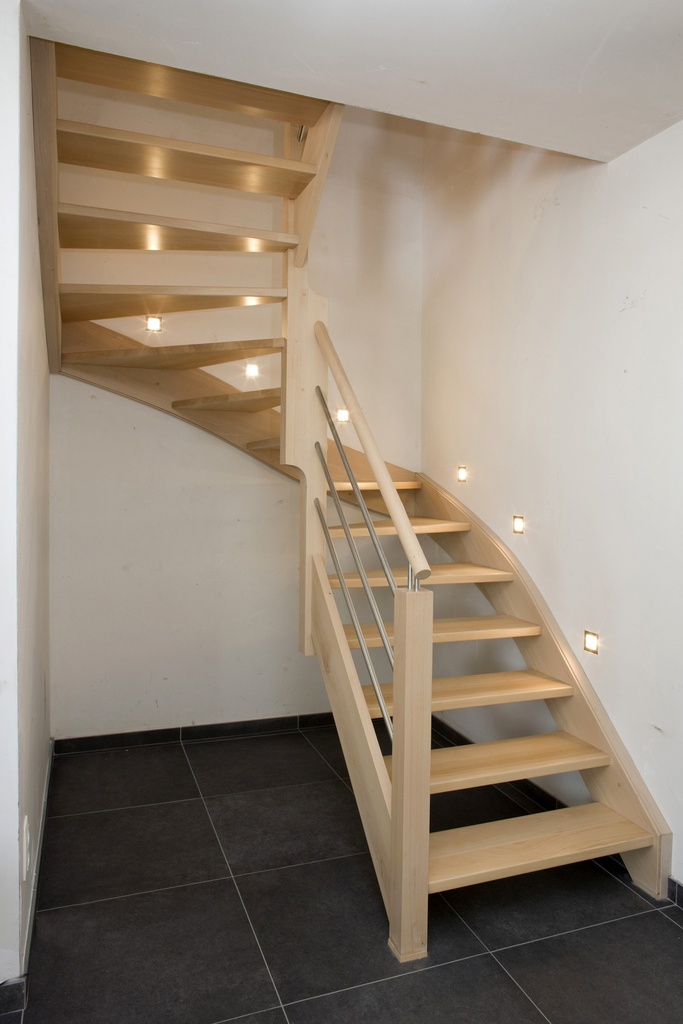 Escalier standard ouvert à double quart tournant