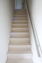 Escalier en Z en bois entre murs - hêtre