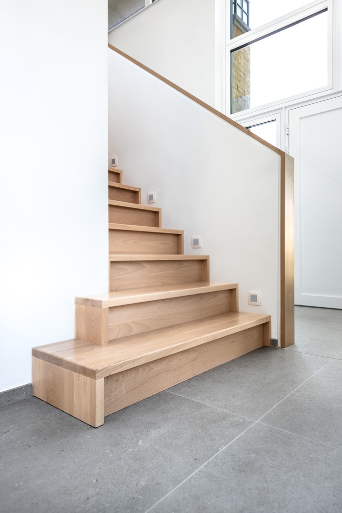 Escalier en Hêtre à Marches Encadrées