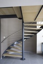 Escalier en colimaçon en métal avec limon extérieur