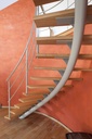 Escalier avec limon central en métal