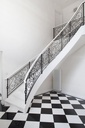 Escalier avec balustrade décorative