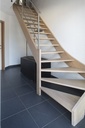 Escalier ouvert à quart tournant