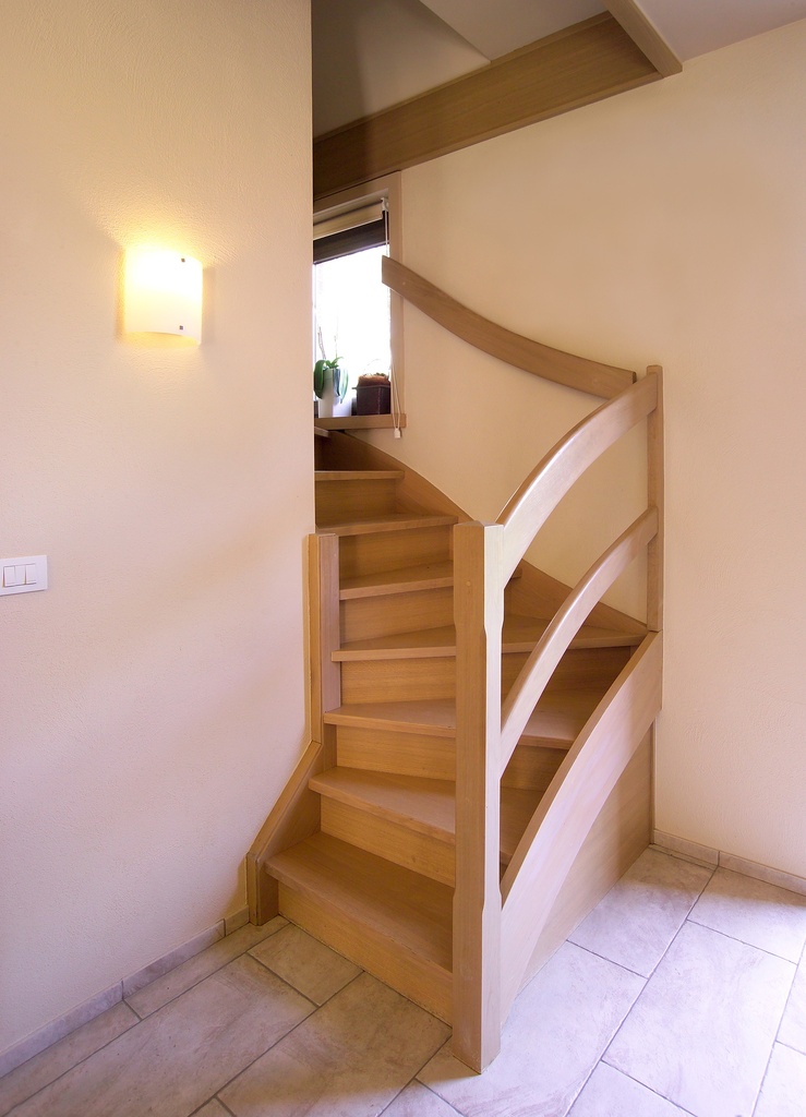 Escalier à double quart tournant entre murs