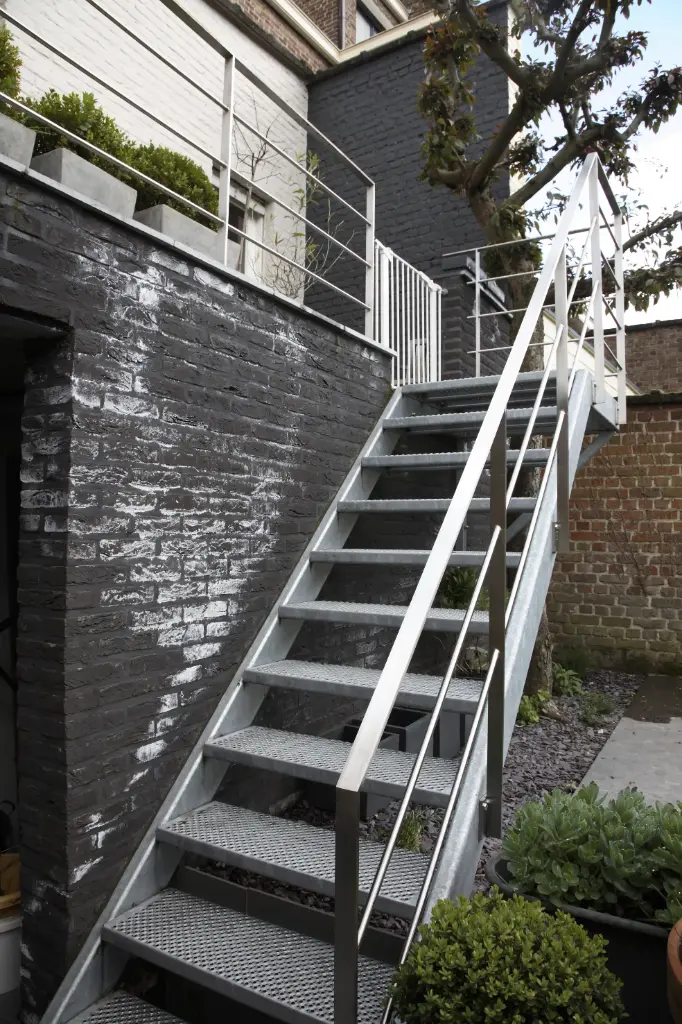 Escalier Extérieur Blanc en Métal