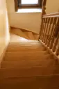 Escalier Tournant en Bois à Balustres Tournés