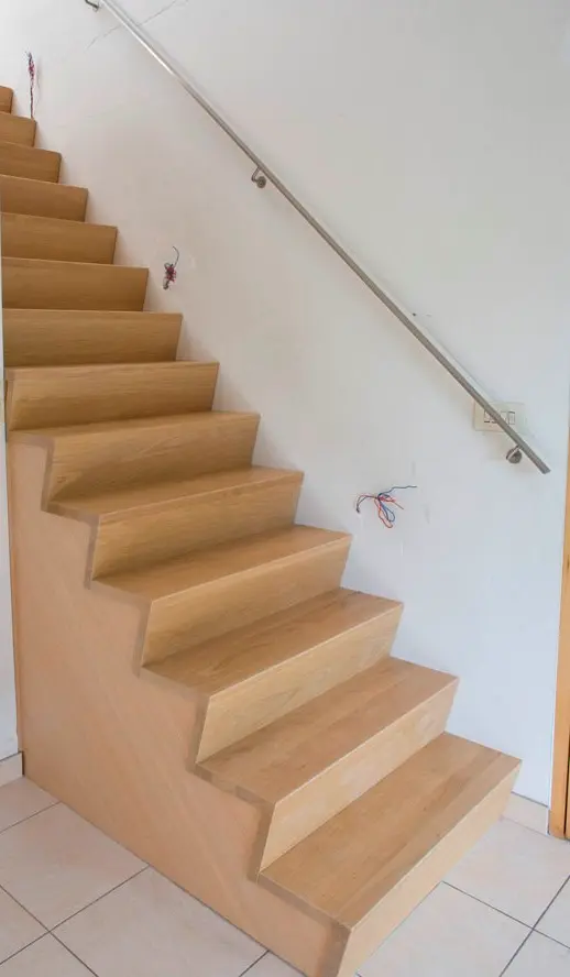 Rechte houten z-trap (3011)