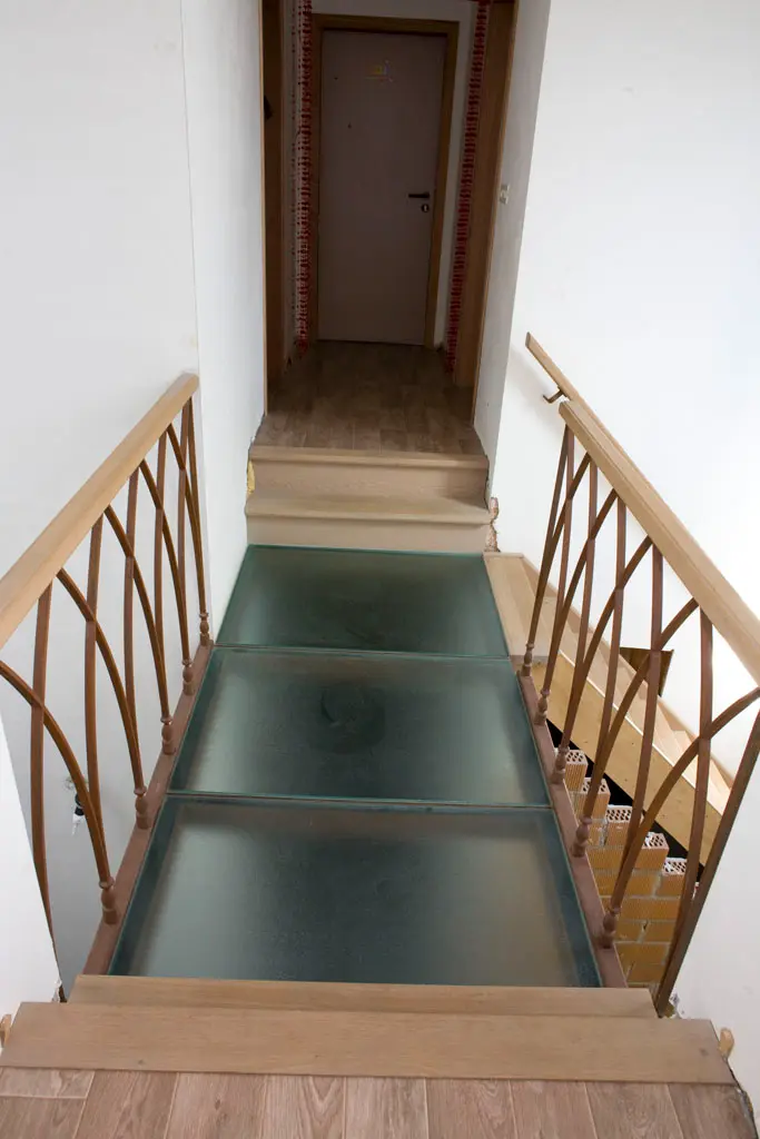 Escalier à Marches en Verre Teinté