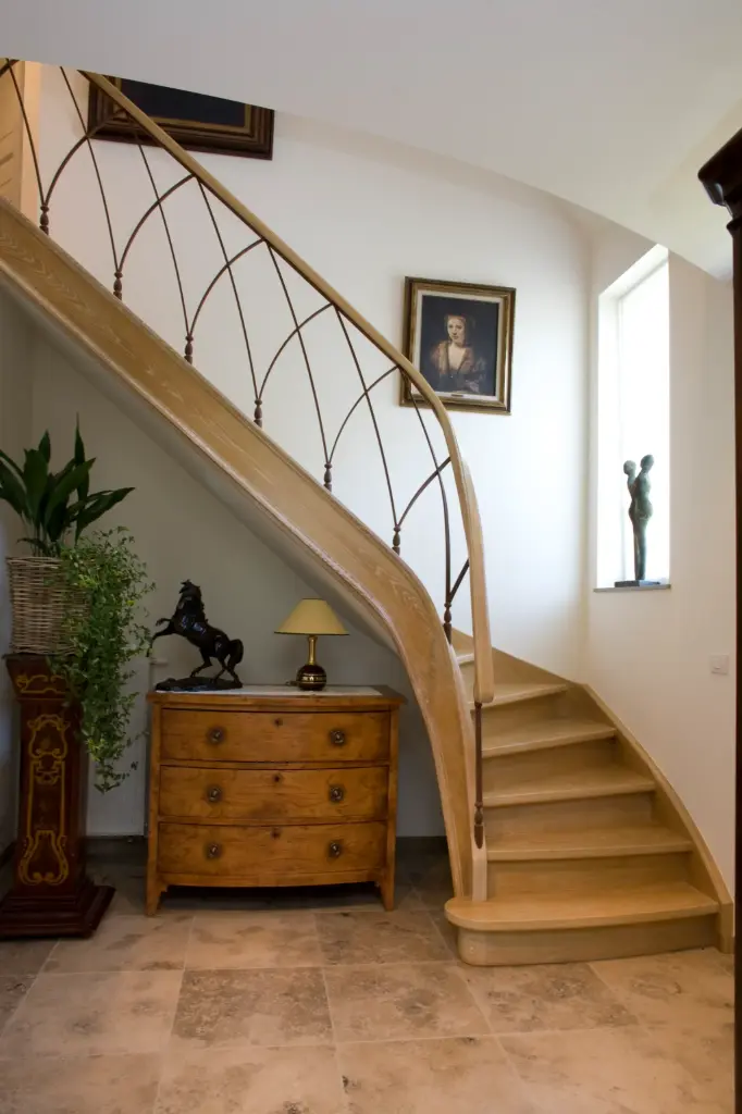 Escalier Tournant Élégant en Fer Forgé