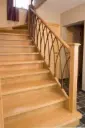 Escalier Tournant en Bois à Motif Croisé