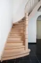 Escalier Fermé à Garde-corps Courbe