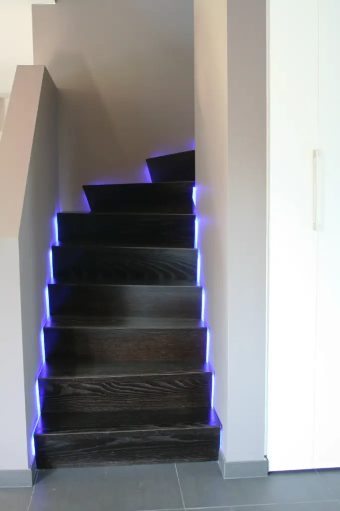 Escalier en Bois avec Éclairage LED