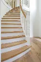 Escalier Fermé à Garde-corps Courbe