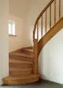 Escalier Classique en Bois à Quart Tournant