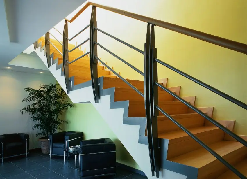 Escalier en Z en Bois à Garde-corps Inox