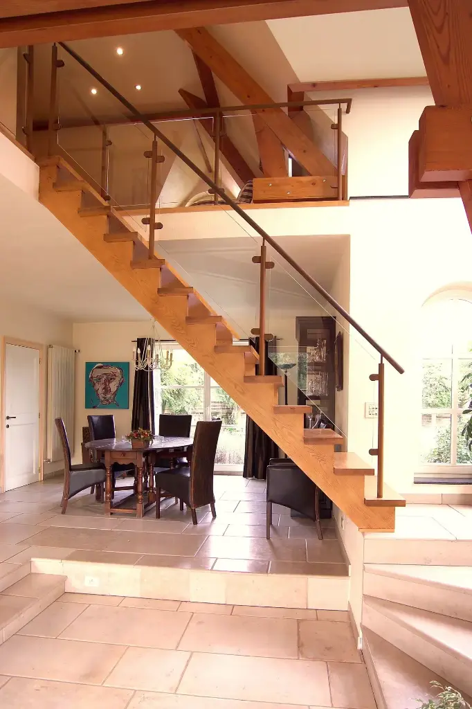 Escalier Droit en Verre en Maison de Campagne