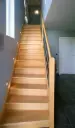 Rechte gesloten houten trap (