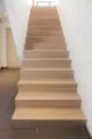 Escalier en Z Flottant Ancré au Mur