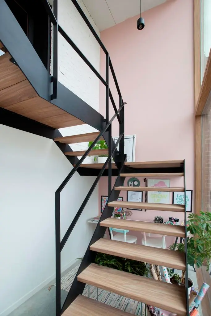Escalier Ouvert avec Cadre Métallique et Verre