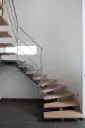 Escalier Ouvert près d'une Niche en Arc