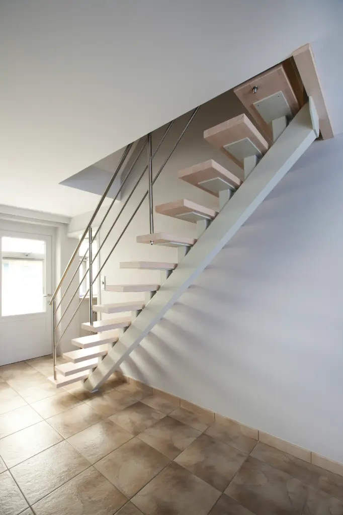 Escalier Ouvert avec Cadre Métallique Blanc