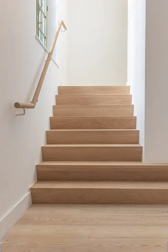 Gesloten rechte houten trap (3096)