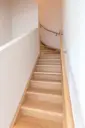 Escalier Fermé en Chêne entre Murs