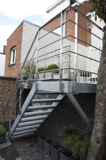 [1022] Escalier Galvanisé avec Garde-corps Inox