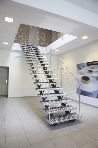 [1020] Escalier Galvanisé avec Garde-corps Inox