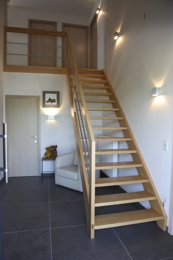 [1026] Escalier droit contemporain