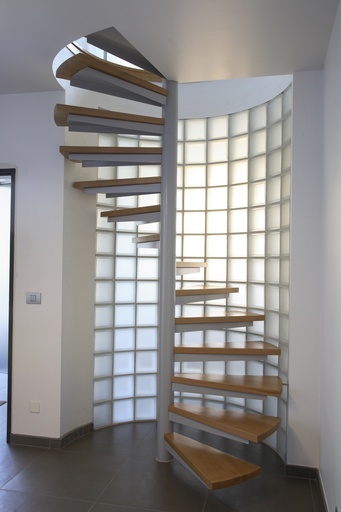 [2030] Escalier Hélicoïdal en Métal à Noyau Central