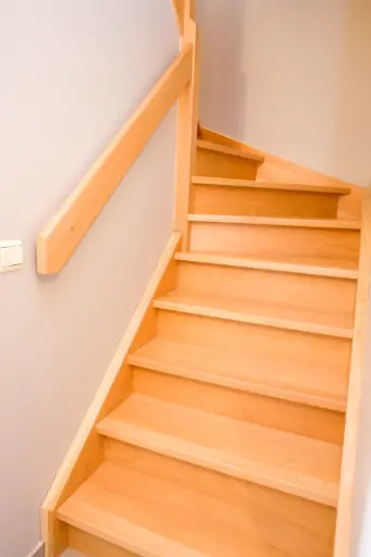 [1053] Escalier standard fermé à double quart tournant