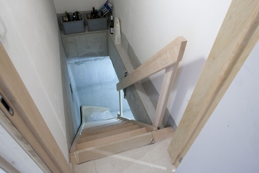 [1024] Escalier de cave quart tournant ouvert, hêtre 2e choix