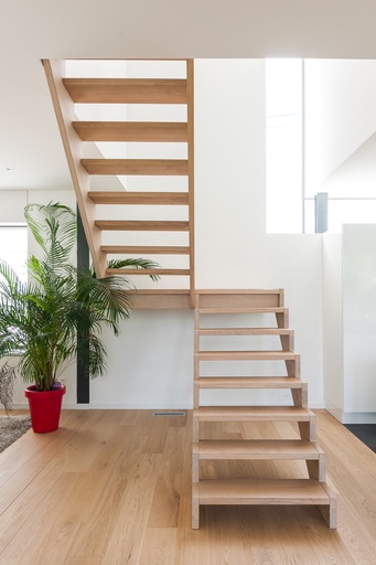 [1077] Escalier en Bois à Limons Découpés