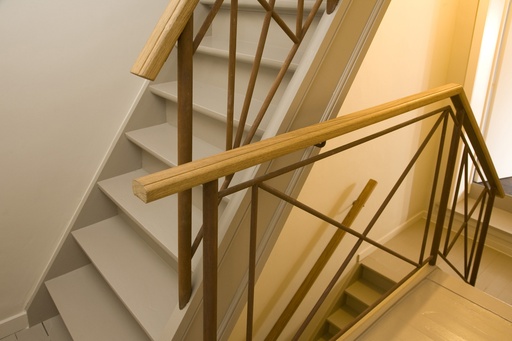 [1015] Escalier classique peint