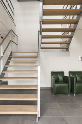 [1072] Escalier Métallique avec Paliers en Chêne