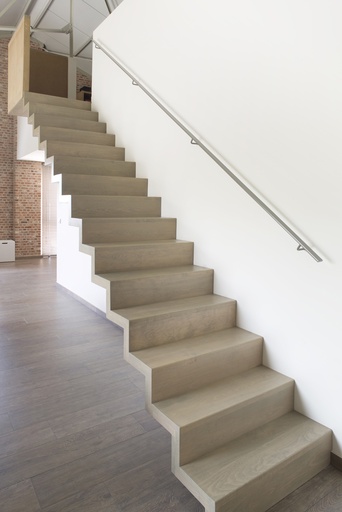 [1109] Escalier autoportant à marches pleines avec palier final / escalier en L