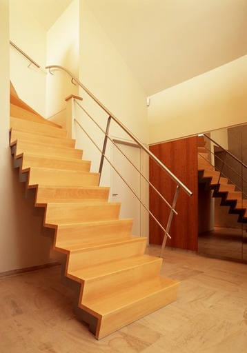 [1148] Escalier métallique à marches posées en forme de Z