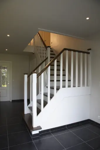Escalier Blanc à Quart Tournant
