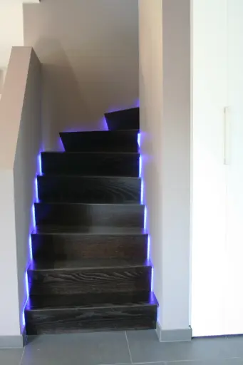 Escalier en Bois avec Éclairage LED