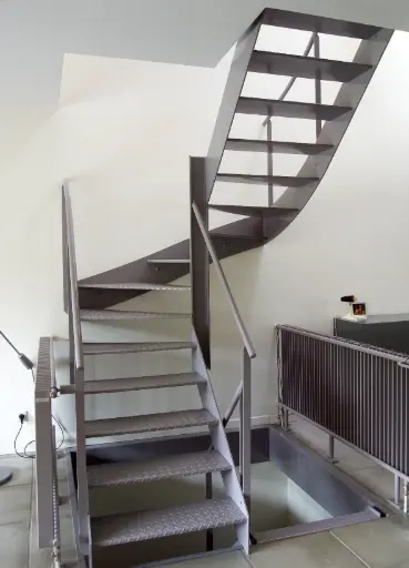 Escalier Métallique à Quart Tournant