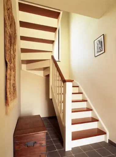 Escalier en Bois Bicolore